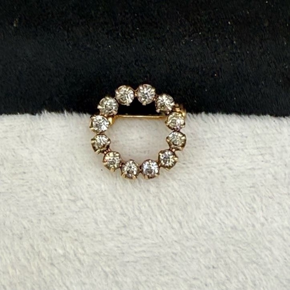 Vintage Estate Brooch Gold Tone Wreath Paste Stone Rhinestone Circle READ - Picture 2 of 7